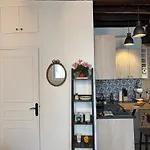 Elegant Flat In Marais Paris