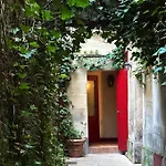 Elegant Flat In Marais Paris