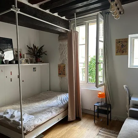 Apartment Elegant Flat In Marais
